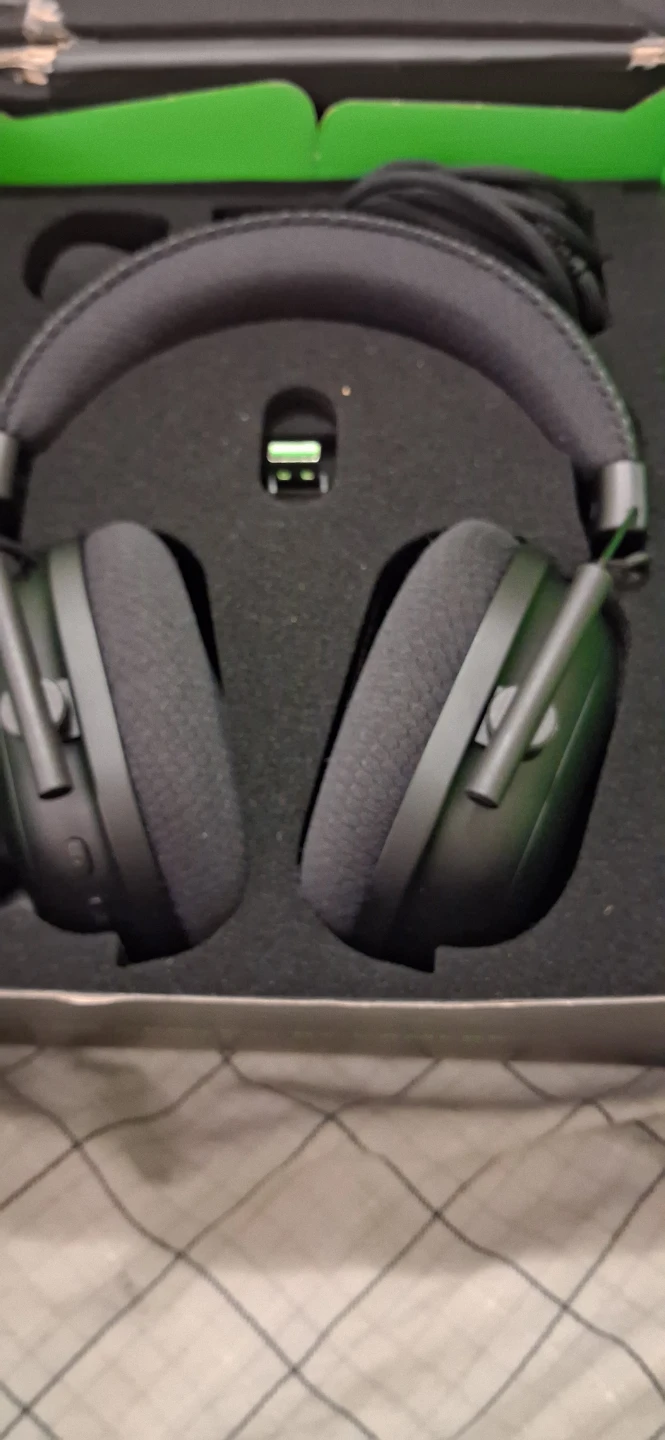Razer BlackShark V2 Pro Wireless Gaming Headset - photo 2