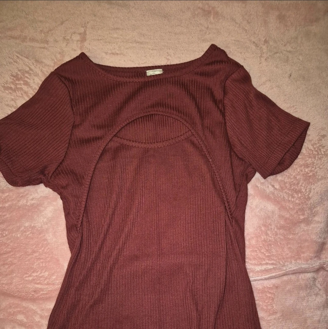 Maroon Ribbed Cutout Top