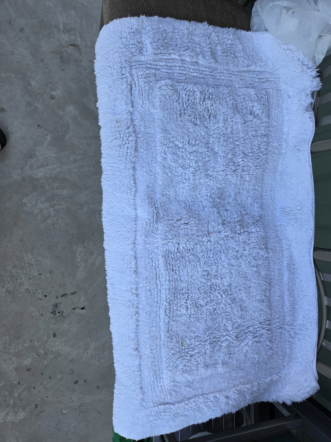 White Bath Mat Set - photo 3