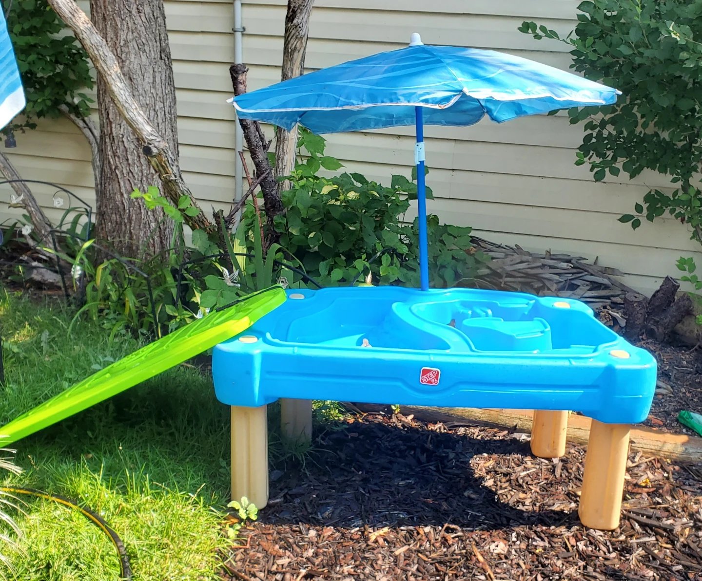 STEP 2 INDOOR/OUTDOOR WATER TABLE