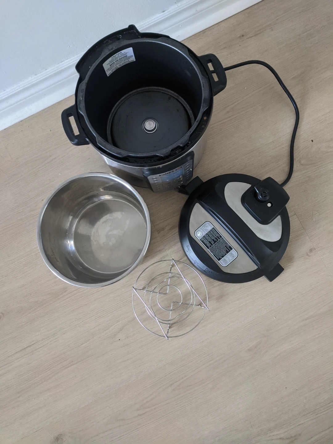 Electric pressure cooker - photo 2