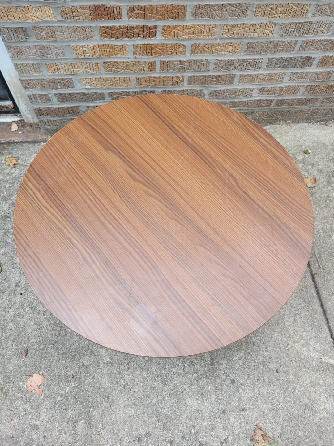 Round Coffee Table with Two Tiers - photo 3