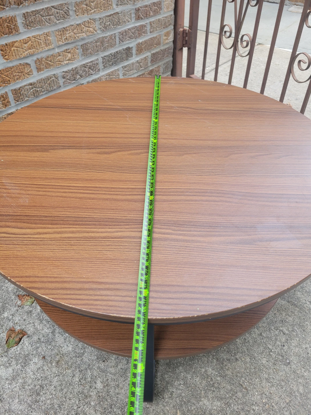 Round Coffee Table with Two Tiers - photo 4