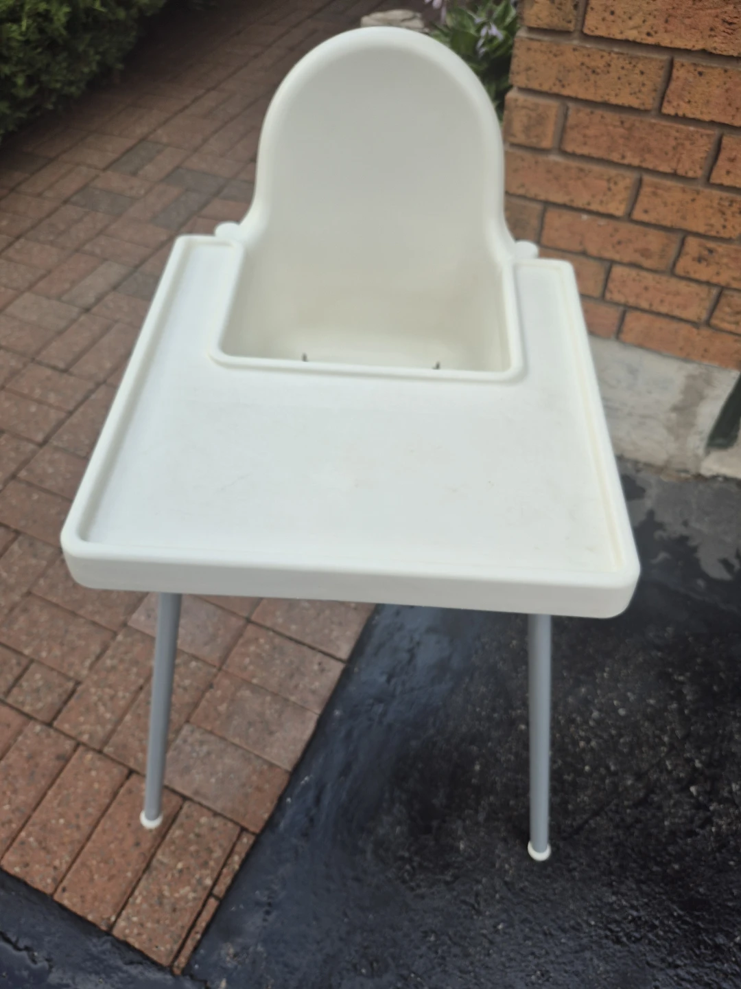 White High Chair with Tray and Harness
