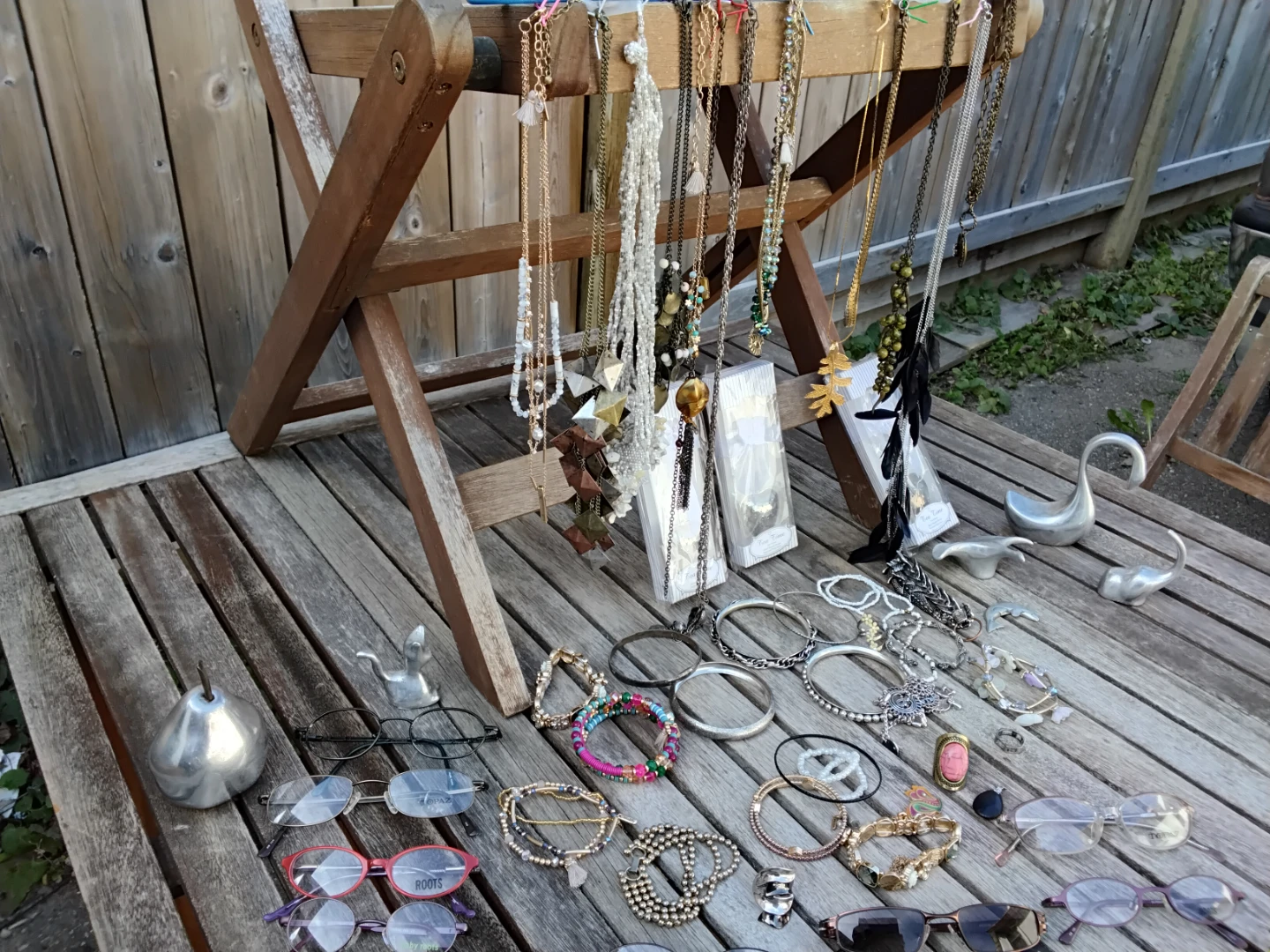 Large multi family yard sale - photo 2