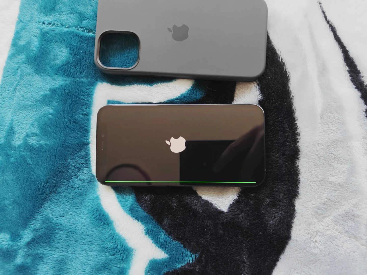 Apple iPhone 12 mini with OEM cases. *READ DESC* - photo 3