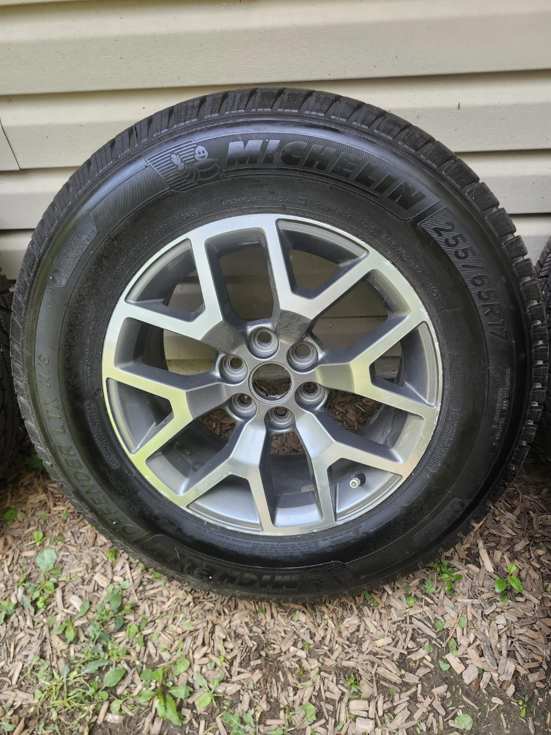 Michelin Defender LTX M/S Tires (255/65R17)
