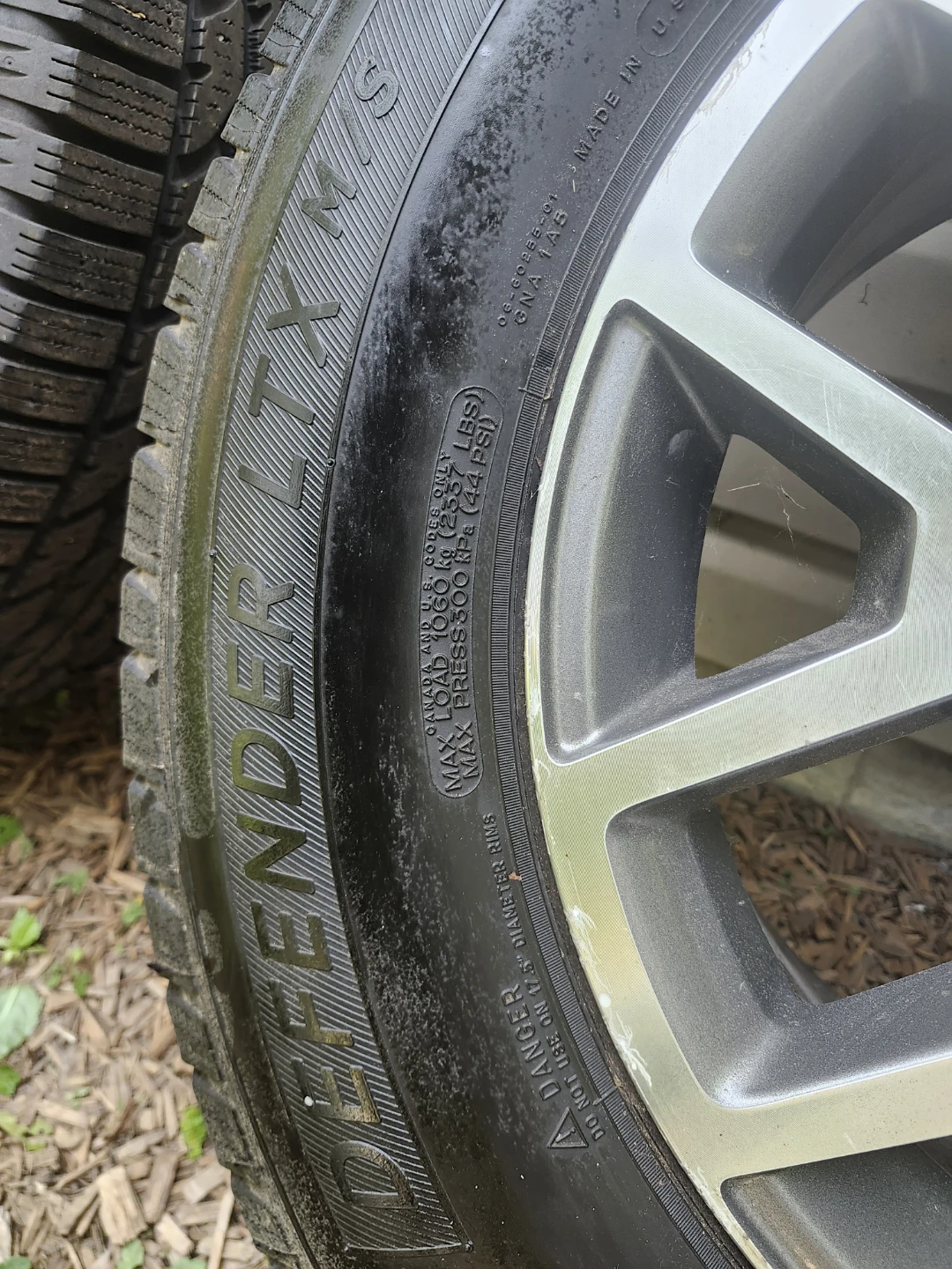 Michelin Defender LTX M/S Tires (255/65R17) - photo 4