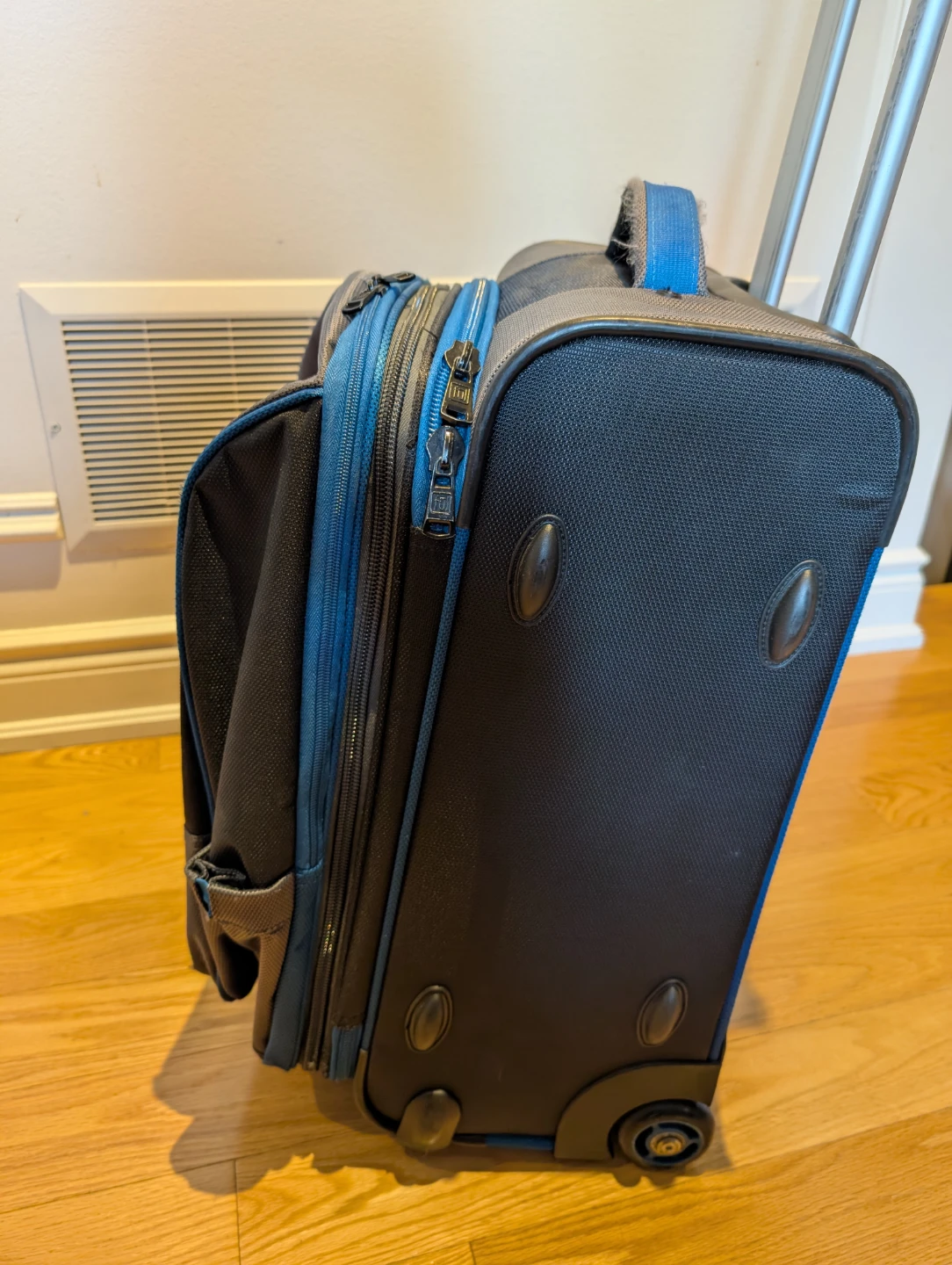 Ful Luggage Set - Rolling Suitcase and Backpack - photo 2