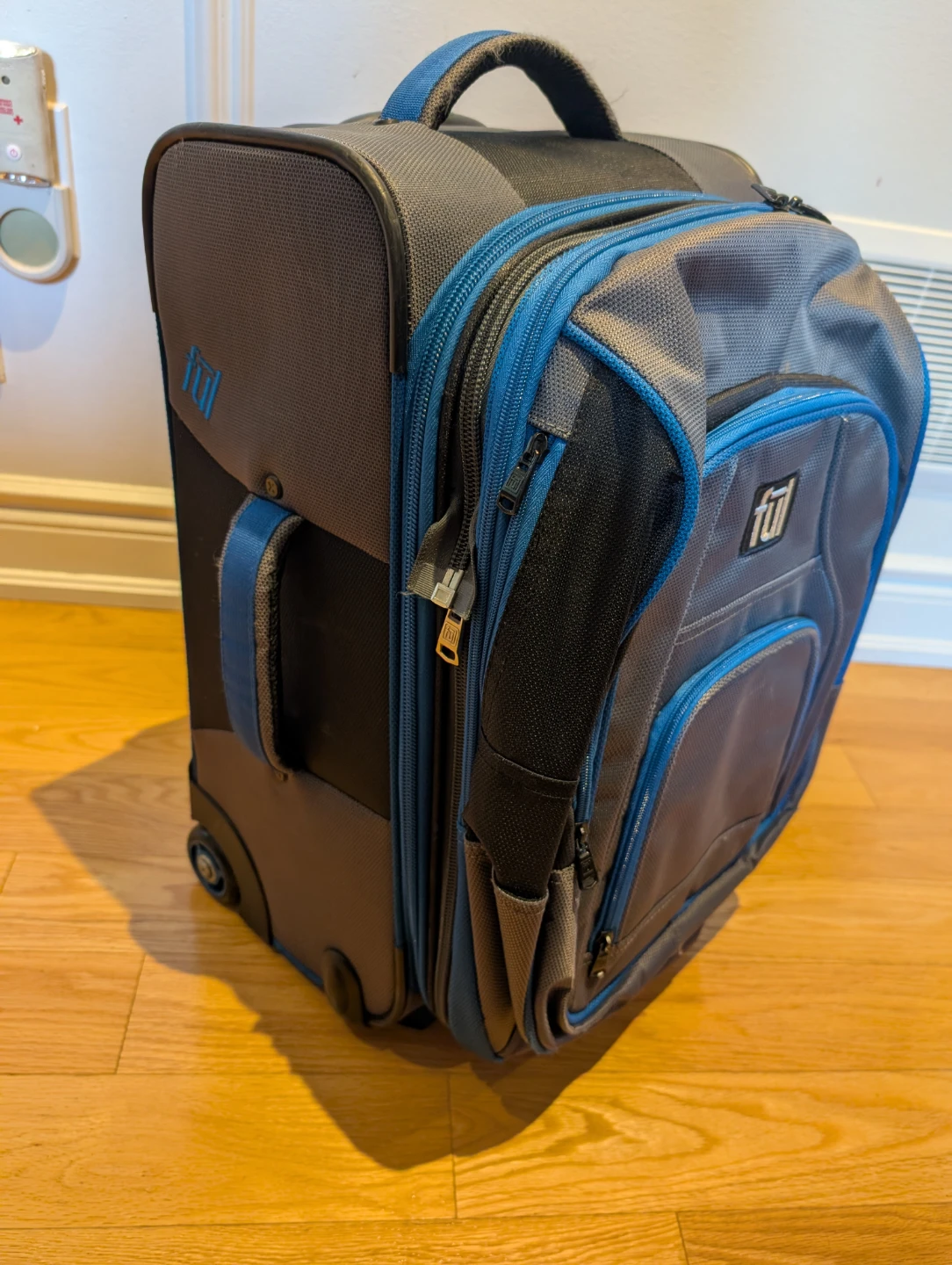 Ful Luggage Set - Rolling Suitcase and Backpack - photo 3