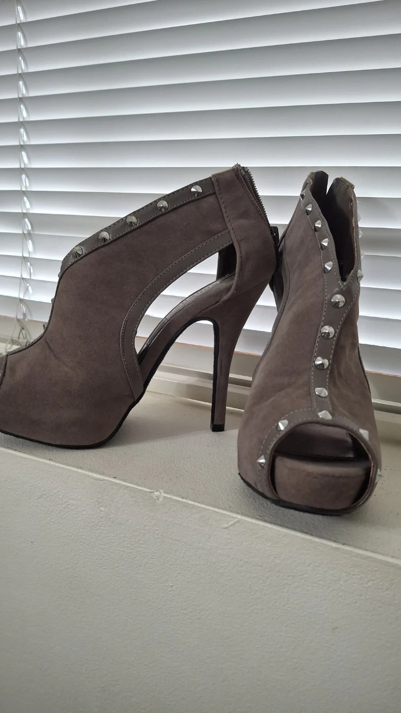 ​👠 Dollhouse Studded Peep-Toe Platform Heels (Taupe/Nude Suede) - photo 3