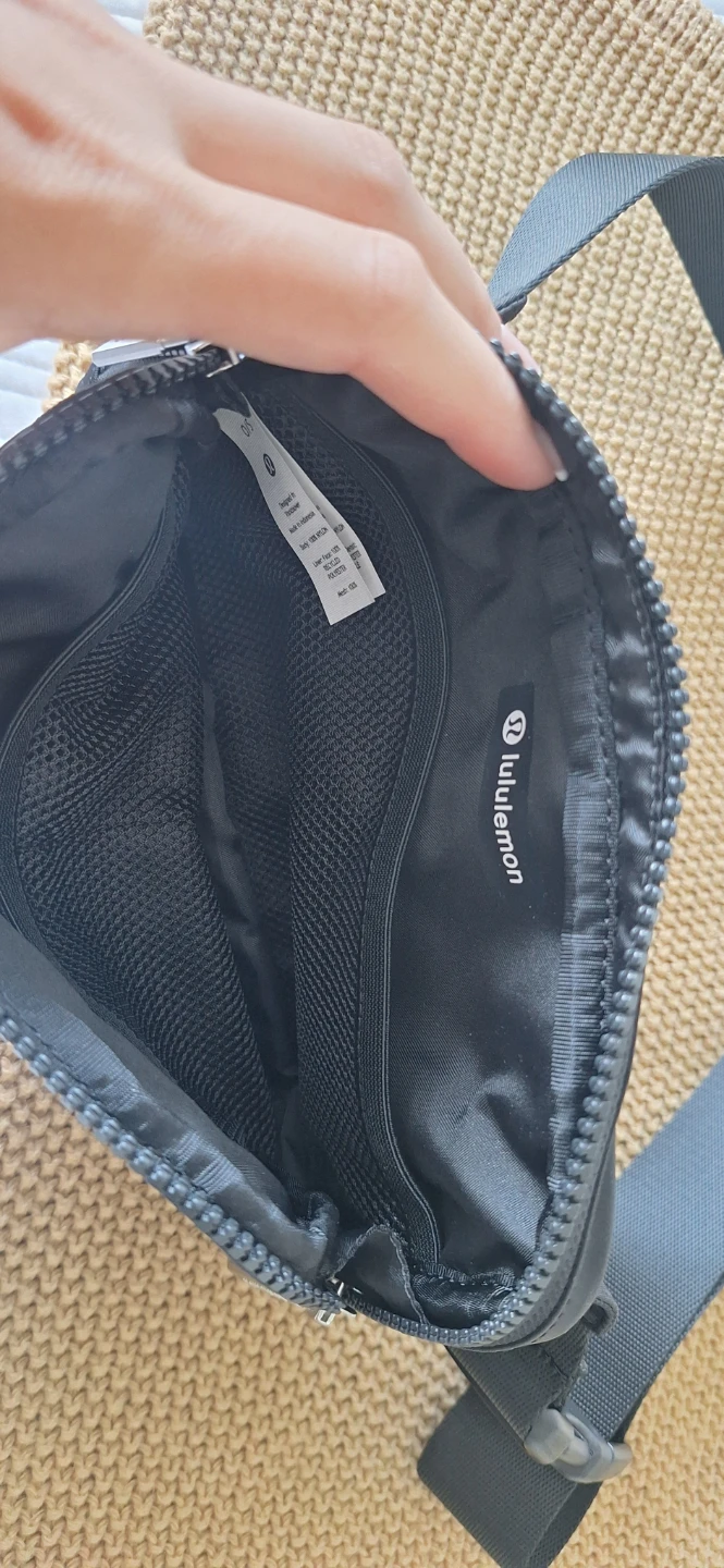 Lululemon 2L belt bag - photo 2