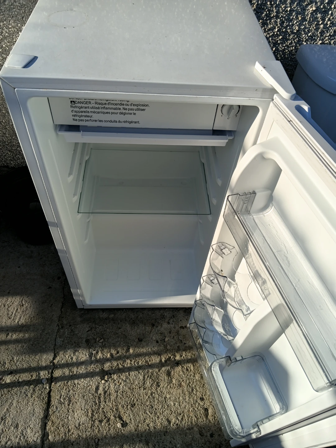 Galanz Mini Fridge selling as is - photo 3