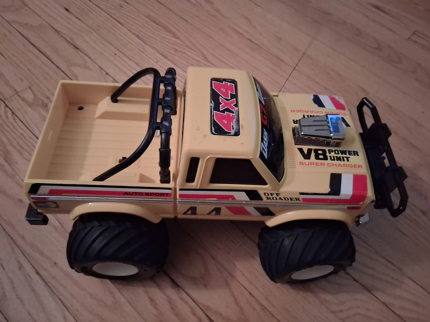 Radio Shack 4x4 Super Charger RC Truck - photo 4