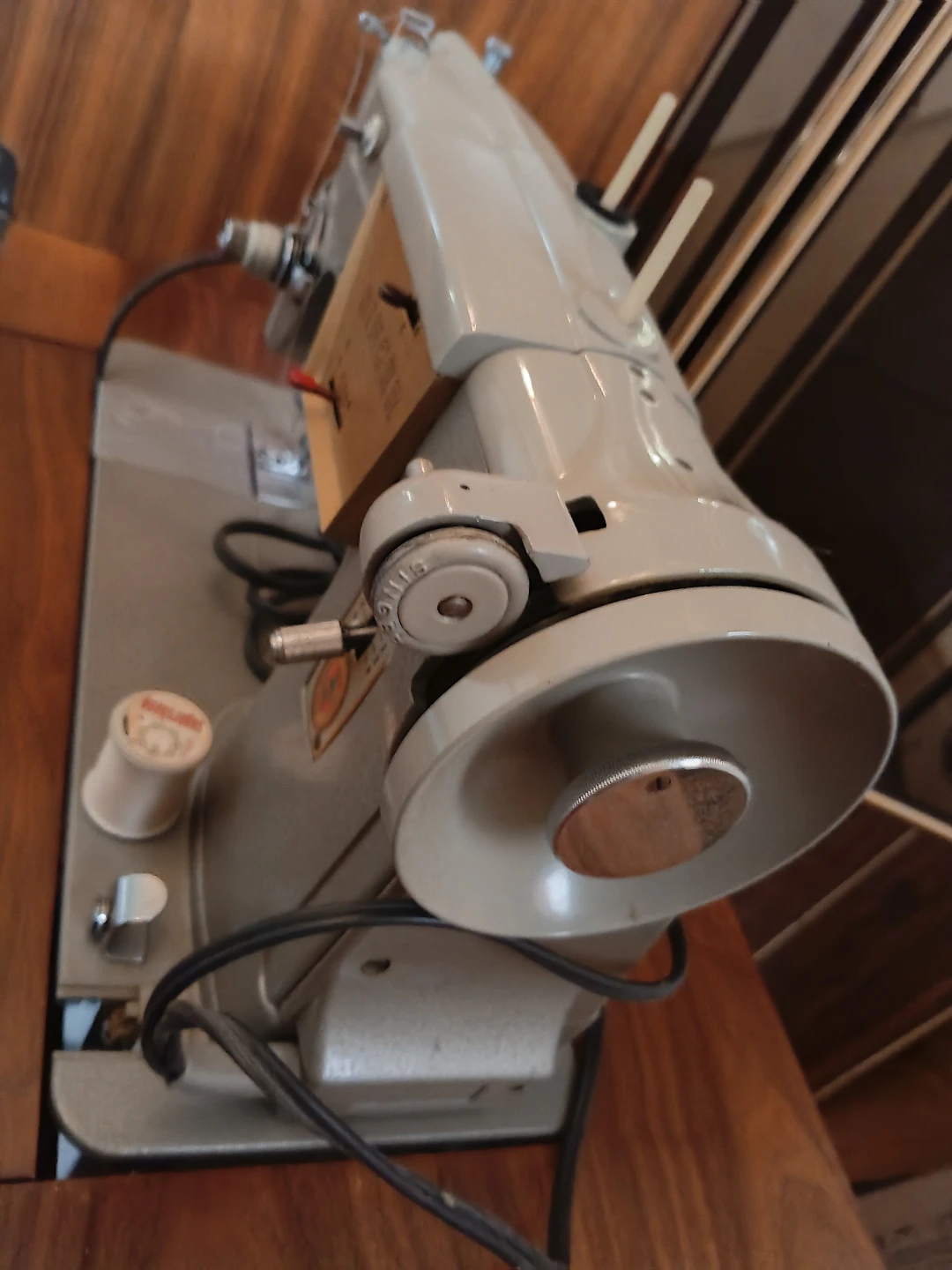 Singer Sewing Machine in Wooden Cabinet - photo 3
