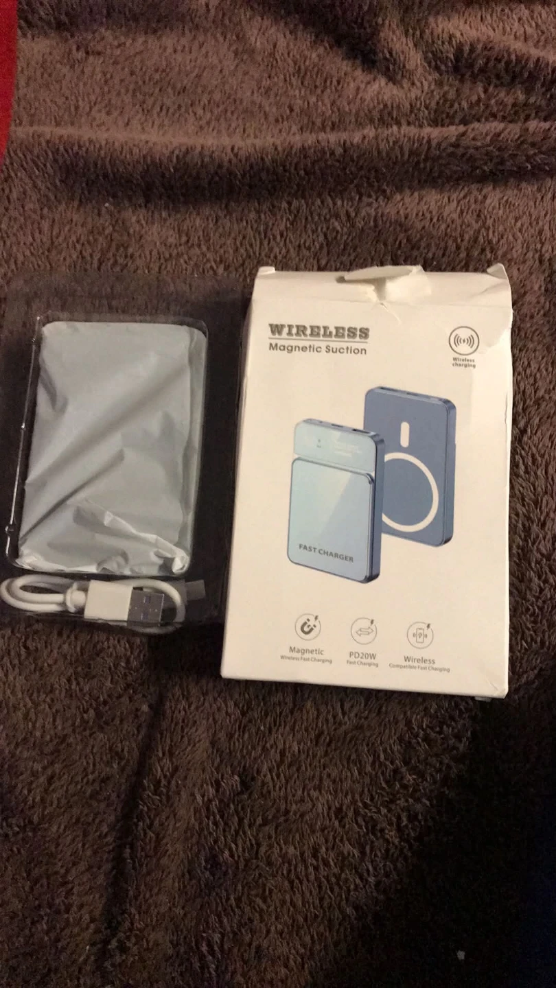 Wireless Magnetic Suction Fast Charger Powerbank - photo 2