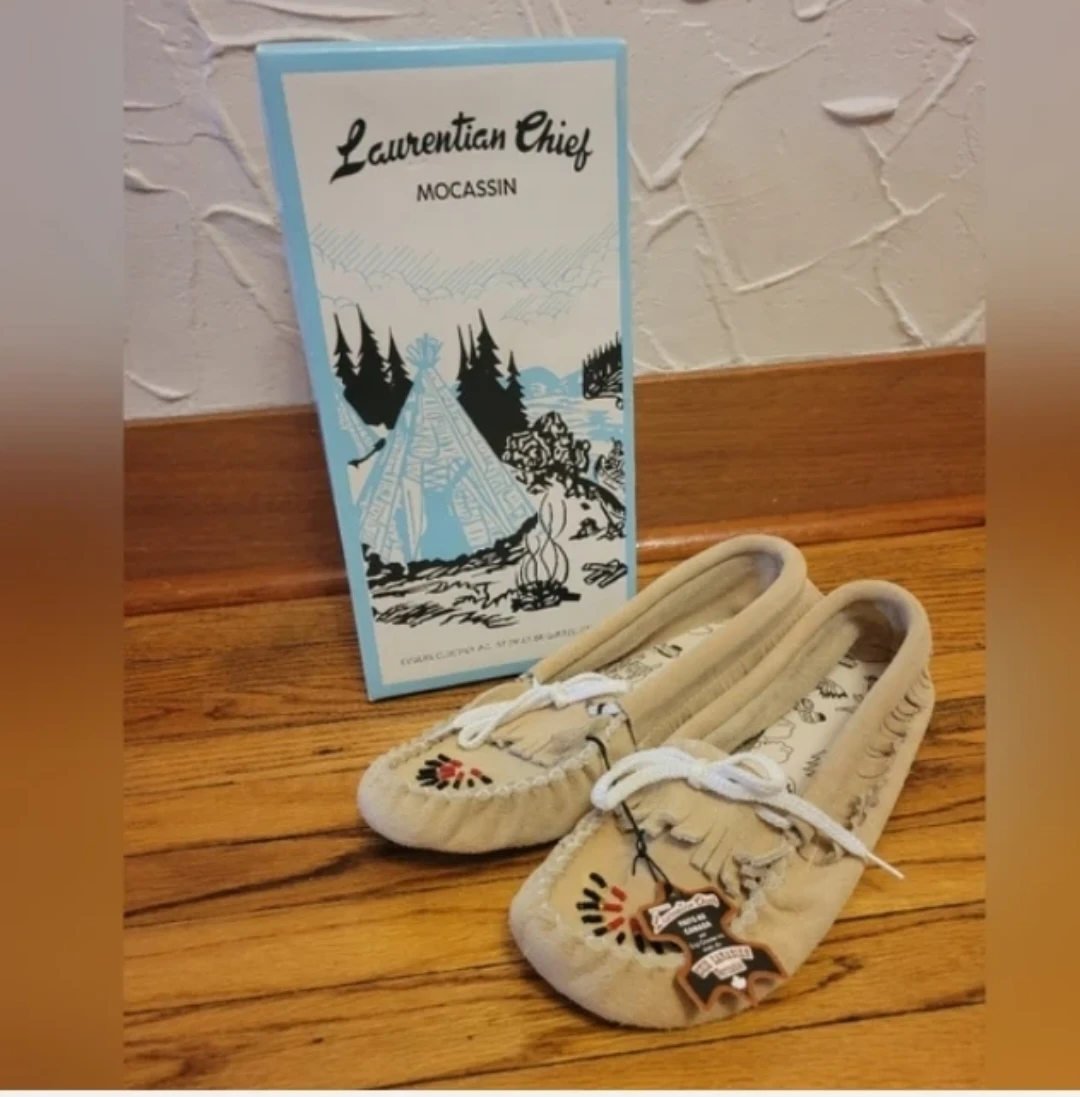 NEW sz 7 women's leather Laurentian Chief moccasins