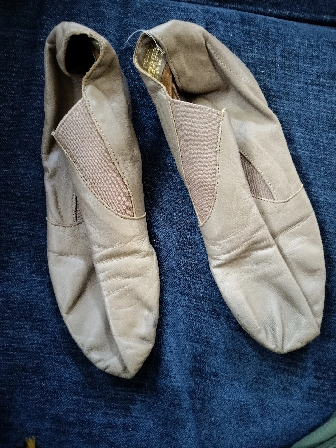 Capezio Leather Jazz Shoes - size 7