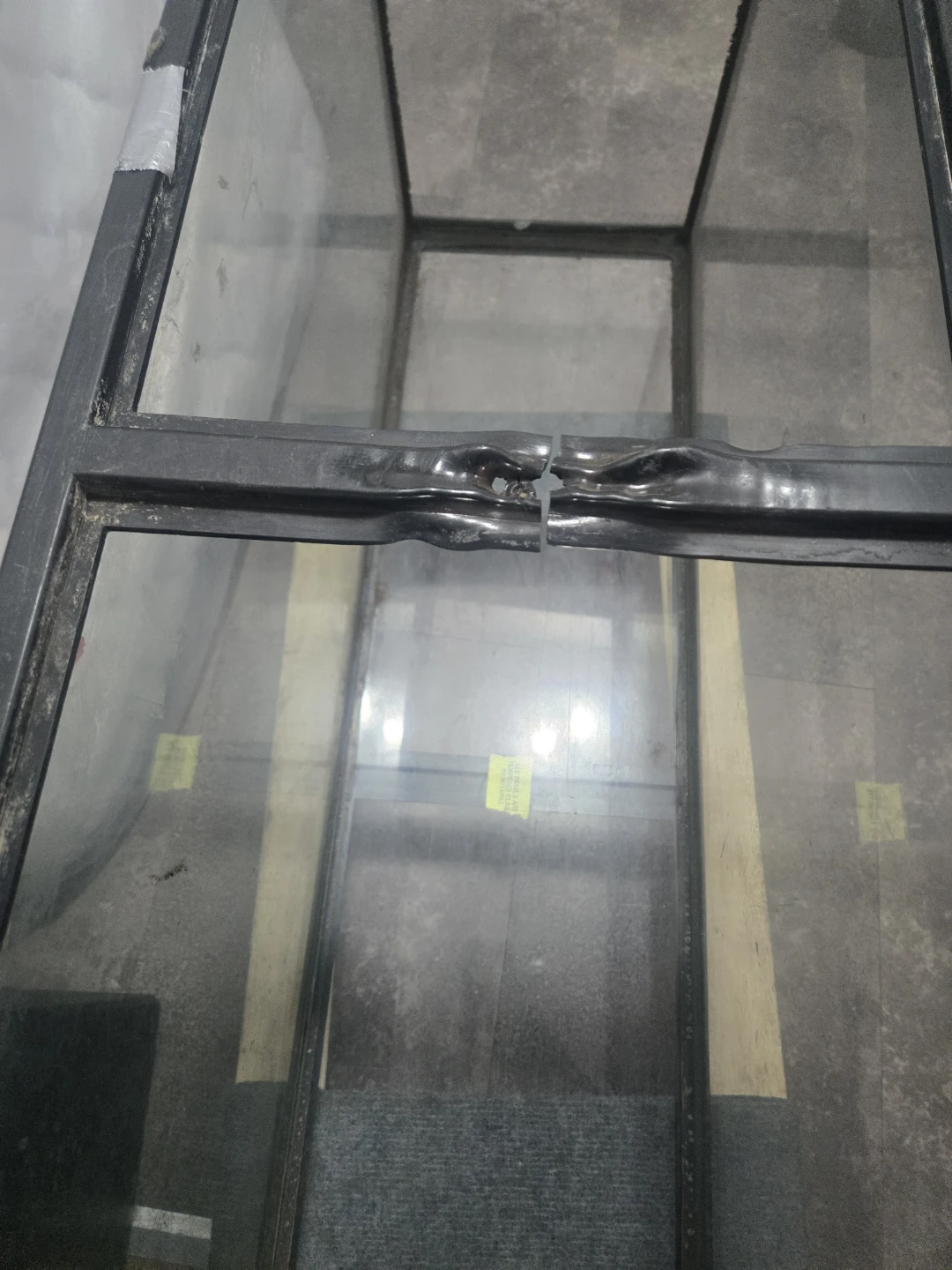 Large Aquarium Tank - photo 2