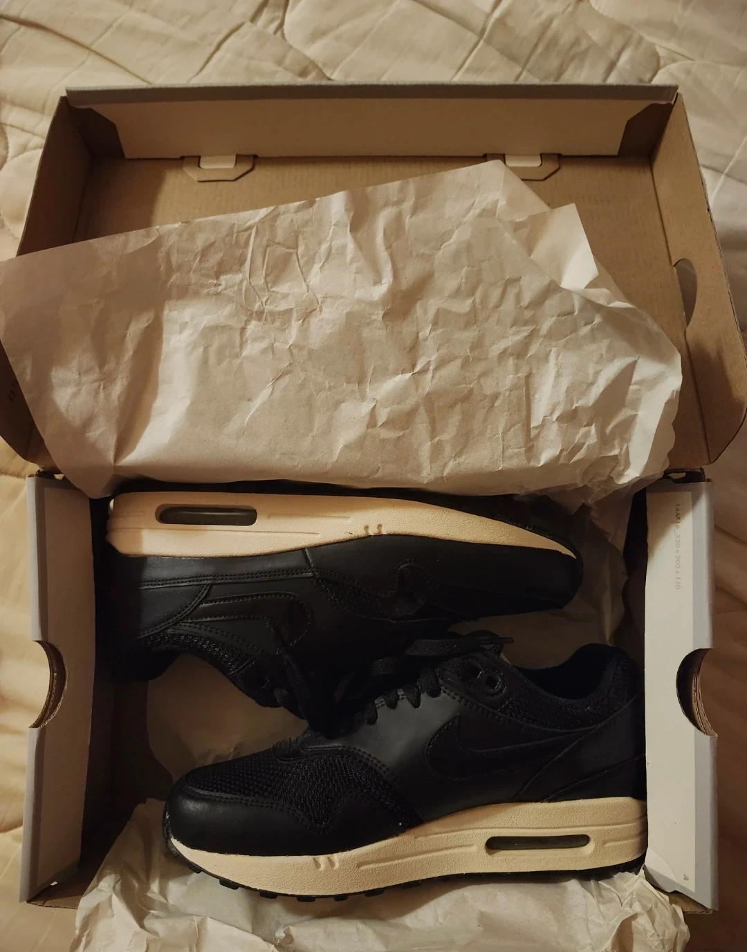 NEW Nike Air Max WOMENS Sneakers, Black 8.5 RETAIL $115 to $155