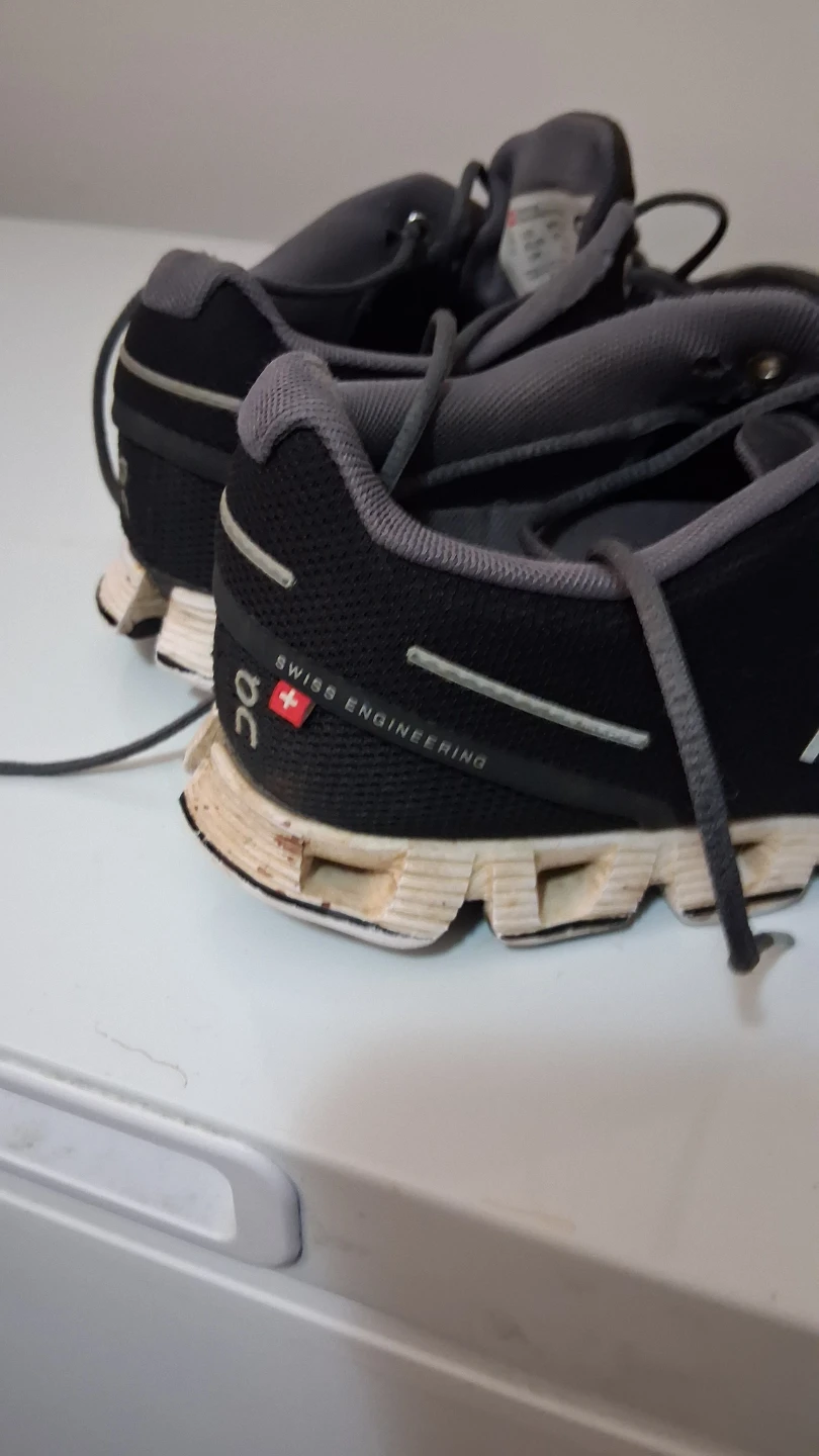 On Cloud Running Shoes size 6.5 - photo 4