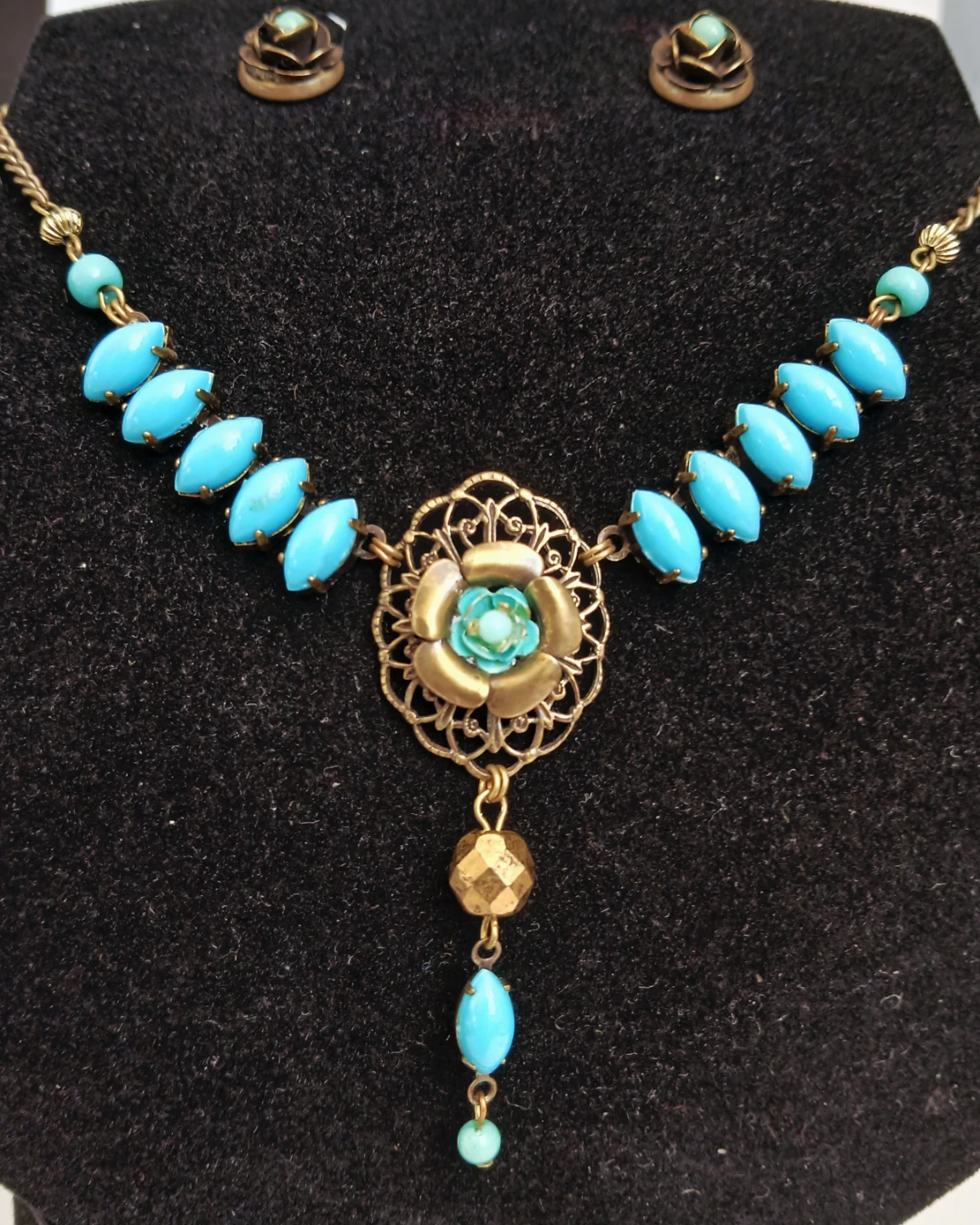 Turquoise Floral Necklace and Earring Set