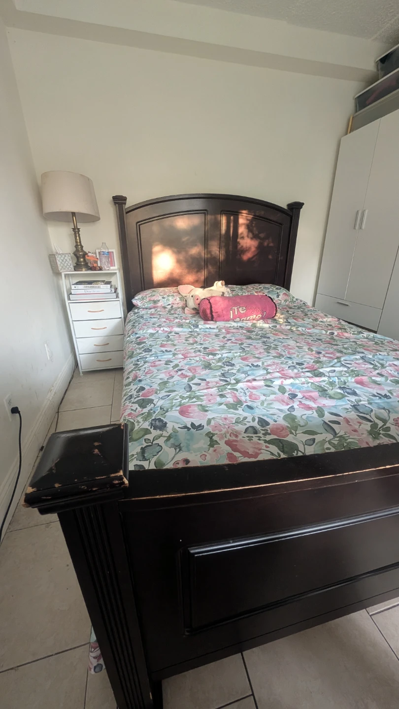 Queen Size Dark Wood Bed Frame - photo 5