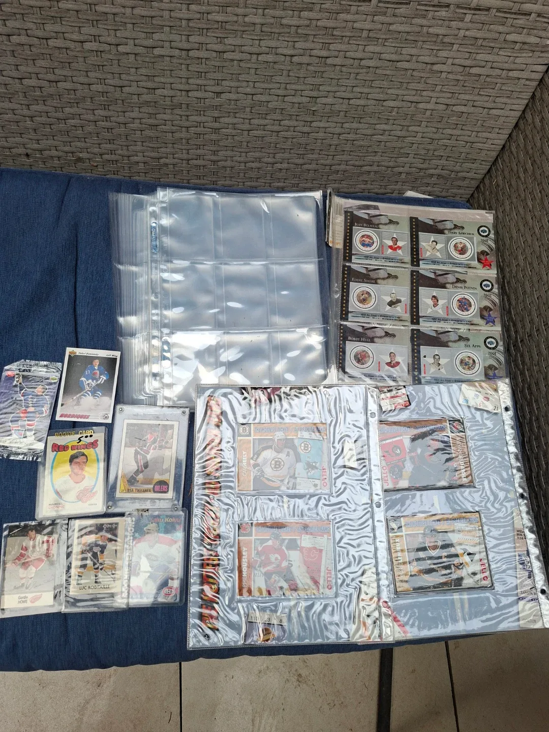 Bulk Hockey Card and Large Sleeve lot - photo 5