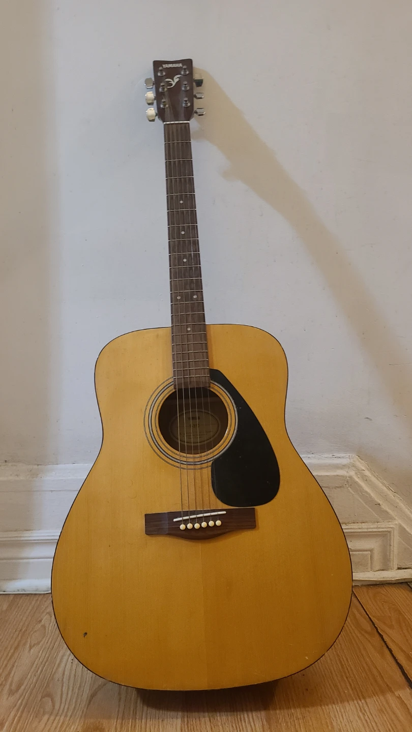 Yamaha Acoustic Guitar