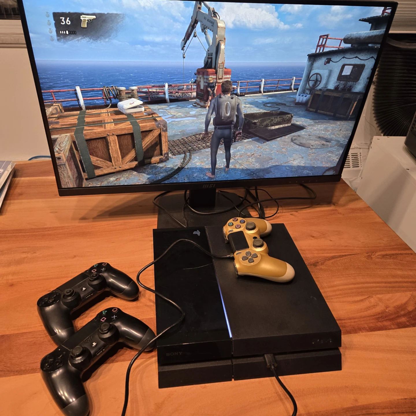 9.51 software. 1TB PS4. 3 controllers, cables.