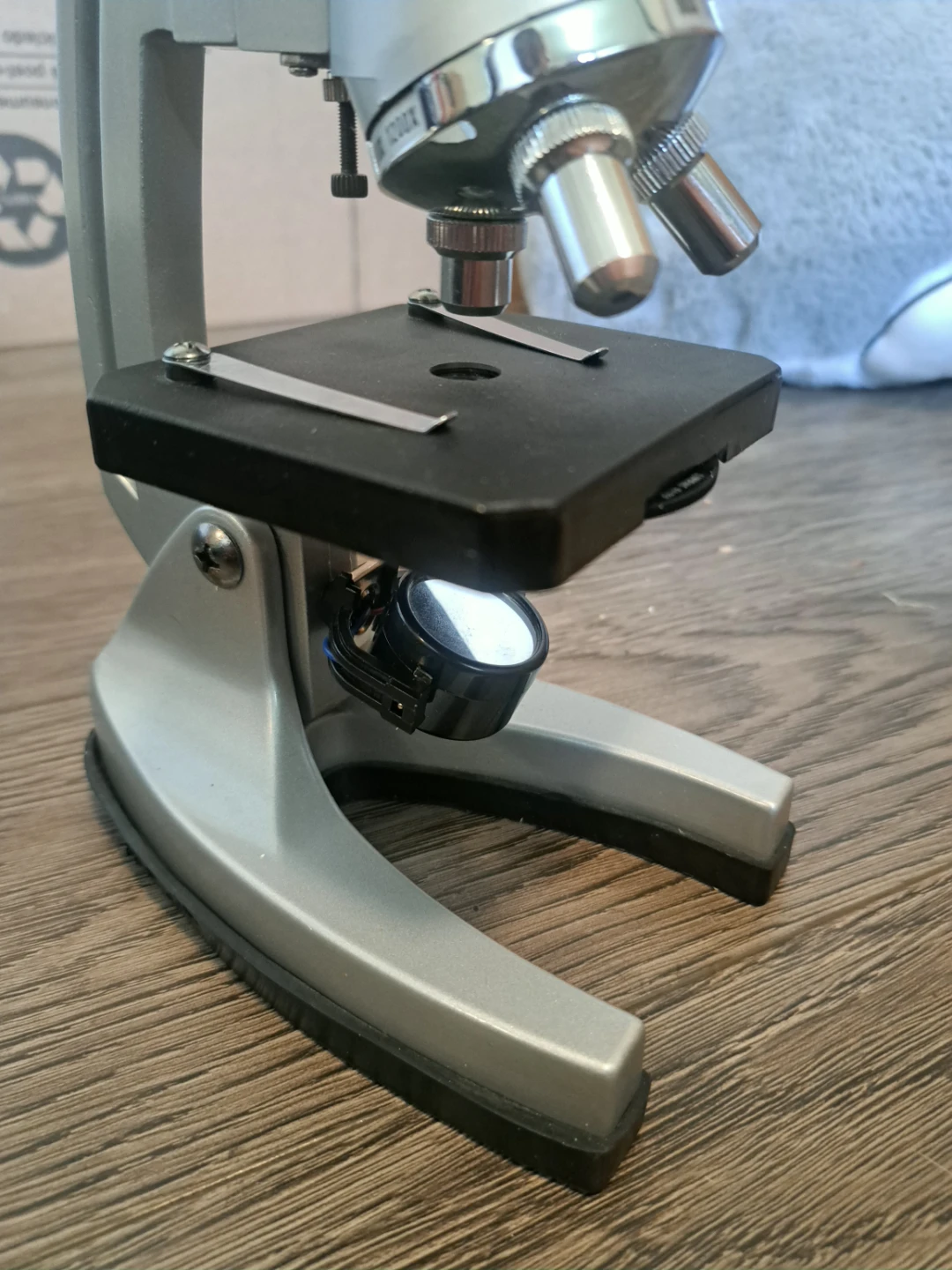 Old-school battery powered microscope. - photo 3