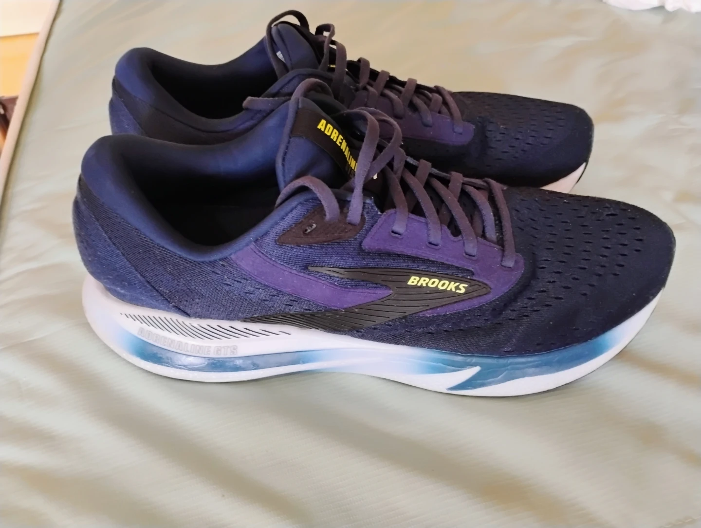 Brooks Adrenaline GTS 24 Running Shoes brand new - photo 3