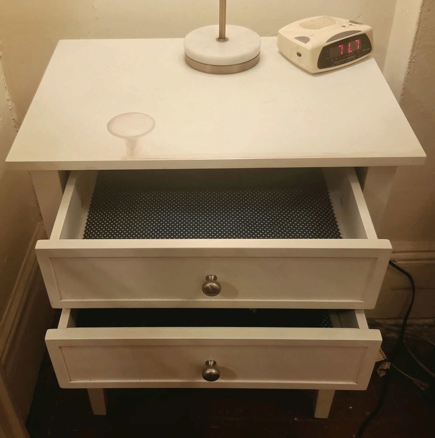 White Two-Drawer Nightstand/ BedsideTable - photo 2