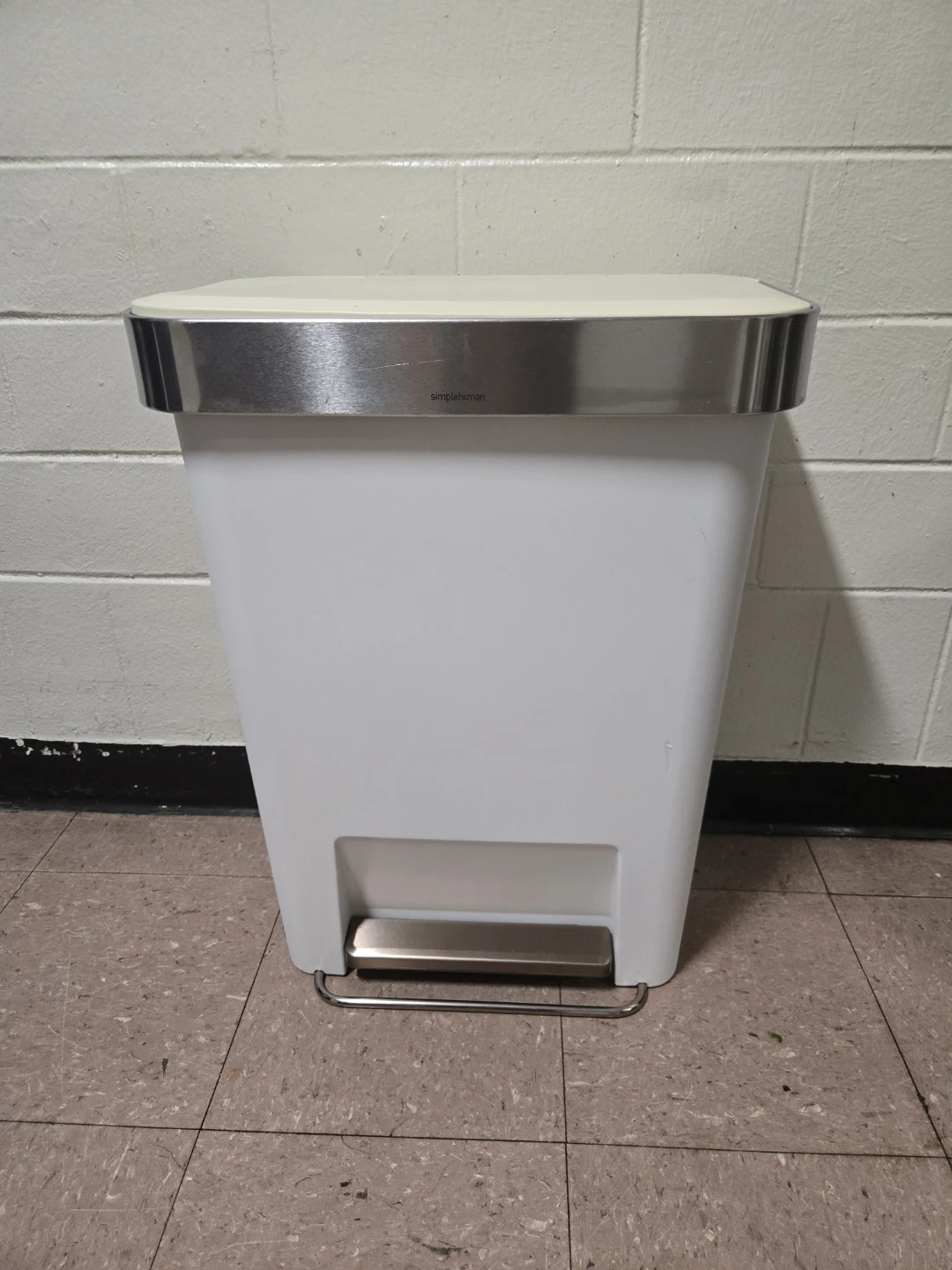 simplehuman White Step Trash Can Yellowish Lid & Rose Gold Pedal - photo 3