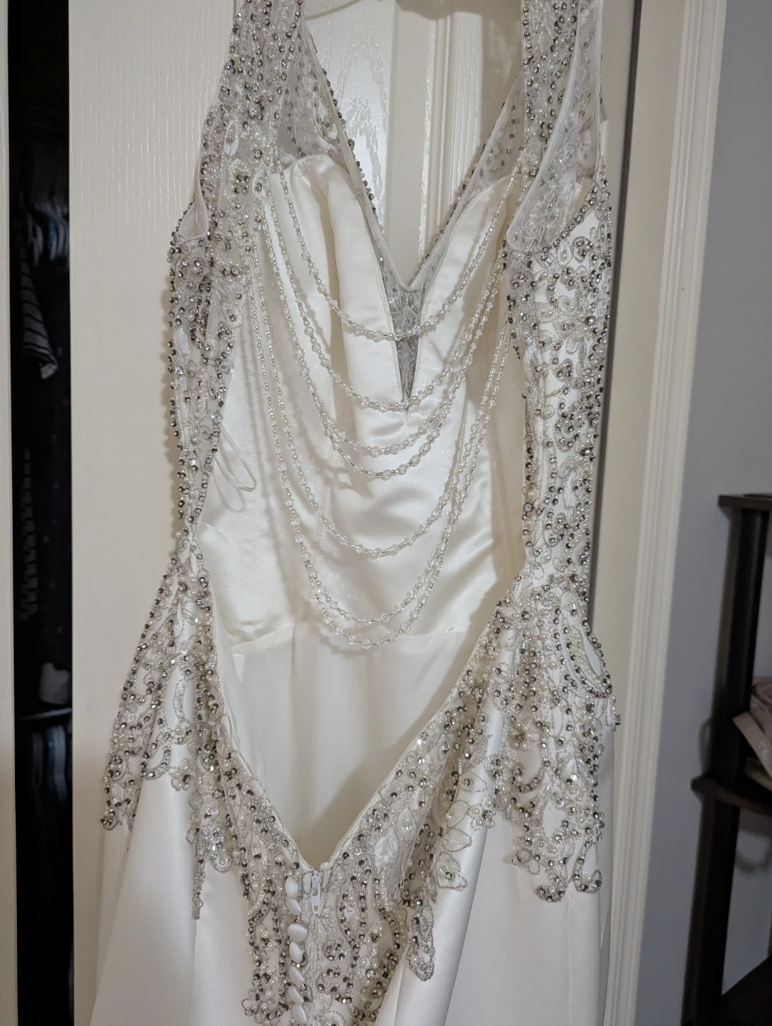 Stunning beaded wedding dress - never worn - photo 4