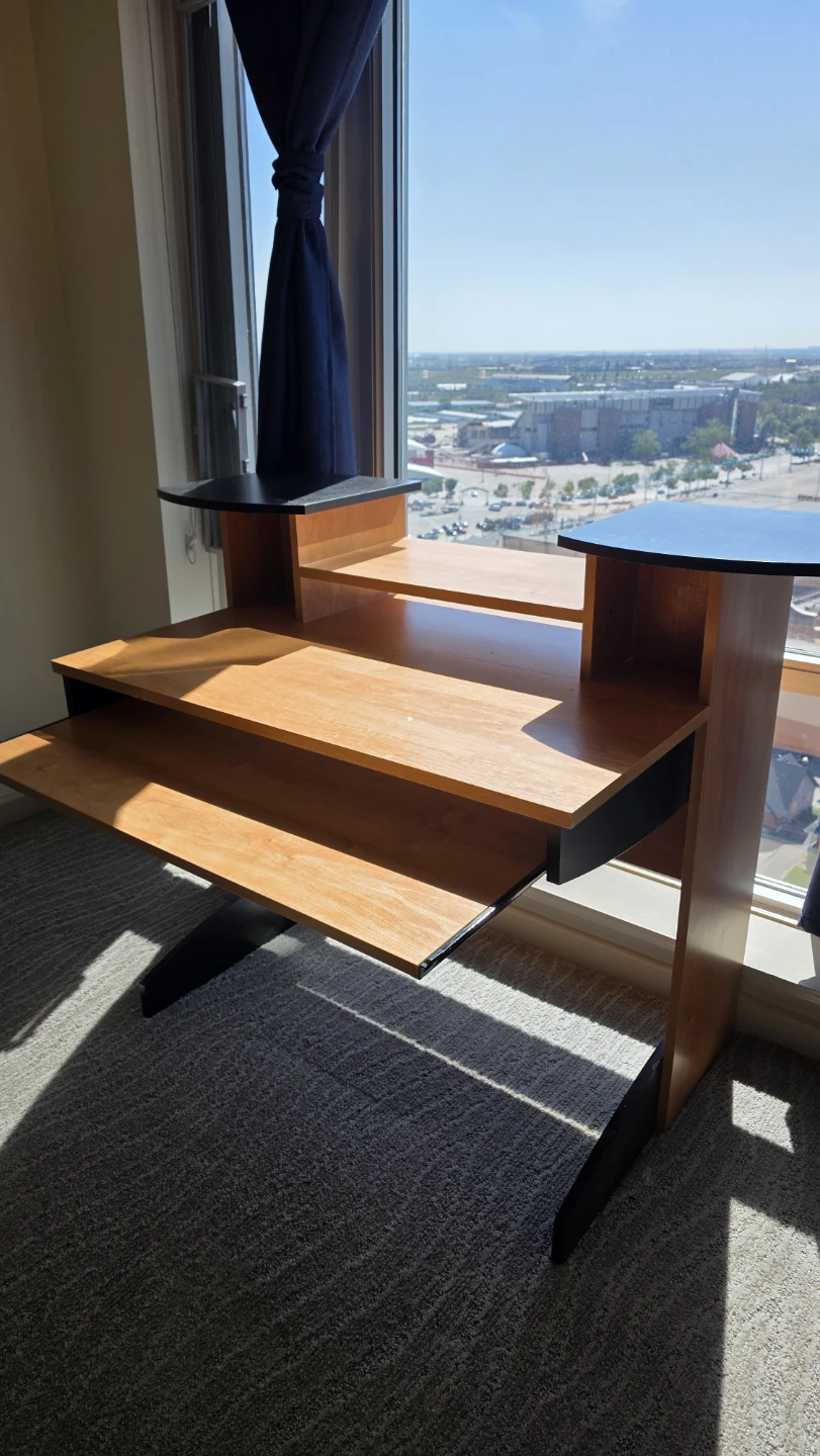 Free Computer Desk - photo 3