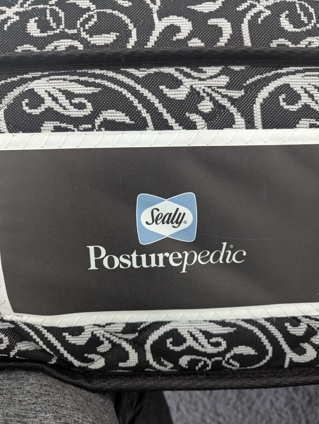 Sealy Posturepedic King Mattress - Good Condition - photo 5