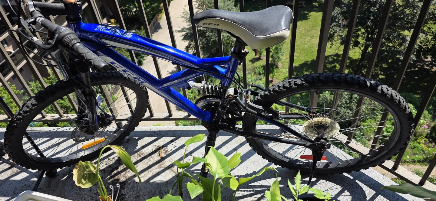 CCM Blaze Blue Mountain Bike