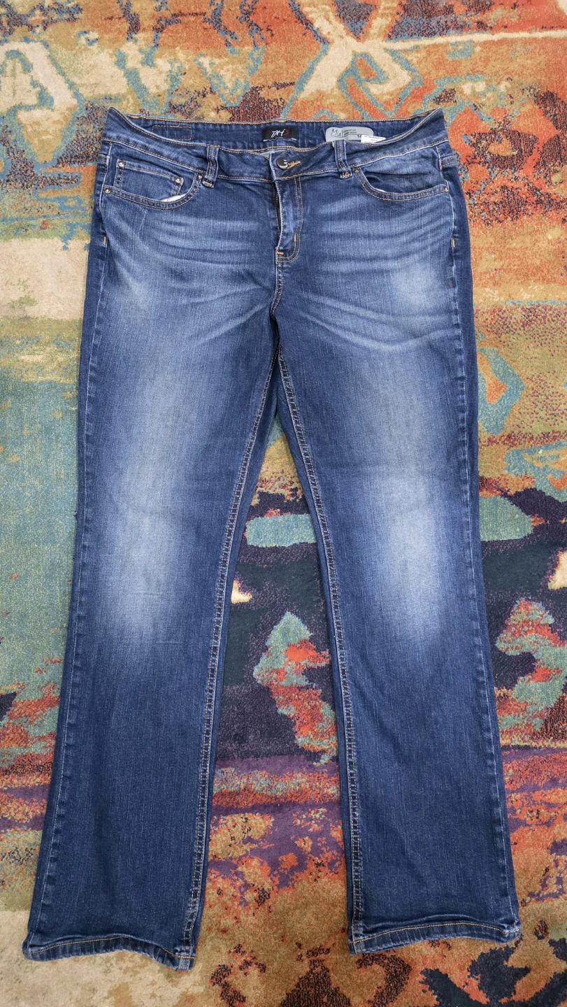DH Mid Rise Mia Jeans Size 14 x 32