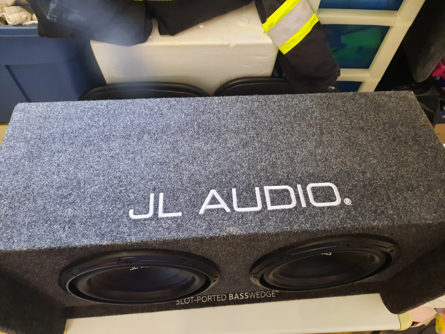 JL Audio Dual Subwoofer Box 11in x 45cm x 76cm - photo 3