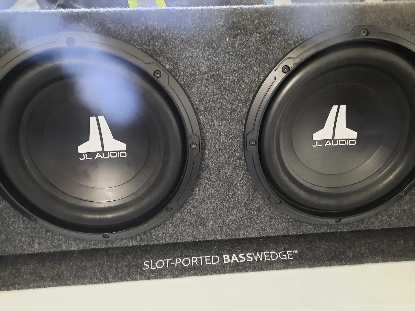 JL Audio Dual Subwoofer Box 11in x 45cm x 76cm - photo 5