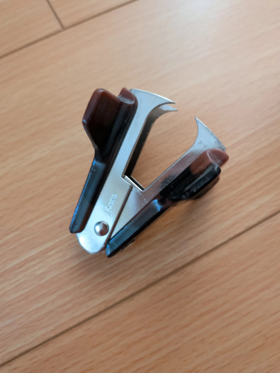 Staple Remover Tool