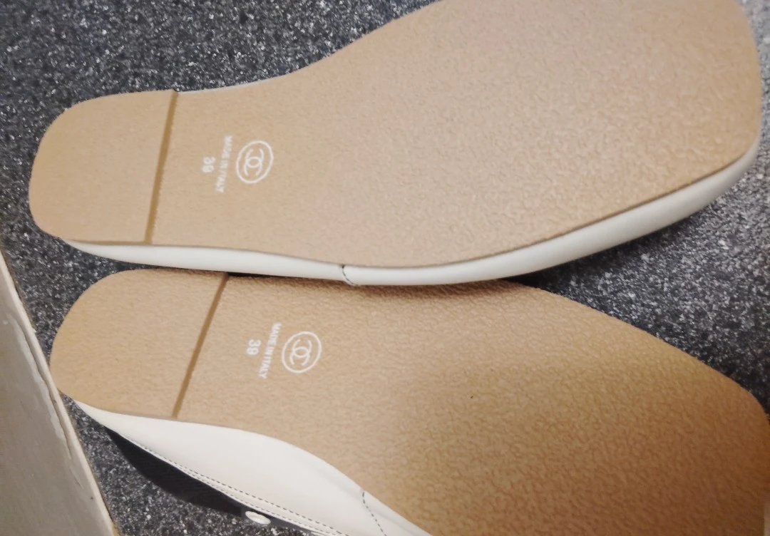 Authentic Chanel Two-Tone Mule Sneakers – Size 39 (US 8) - photo 4