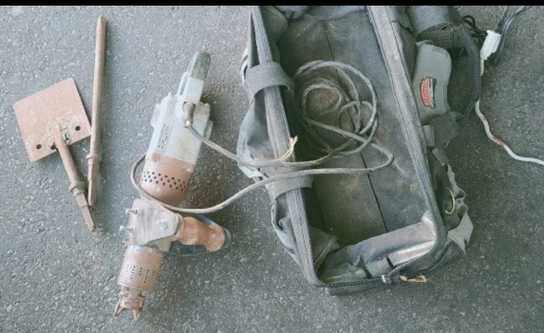 Bosch Jackhammer with Bag and Attachments - photo 3