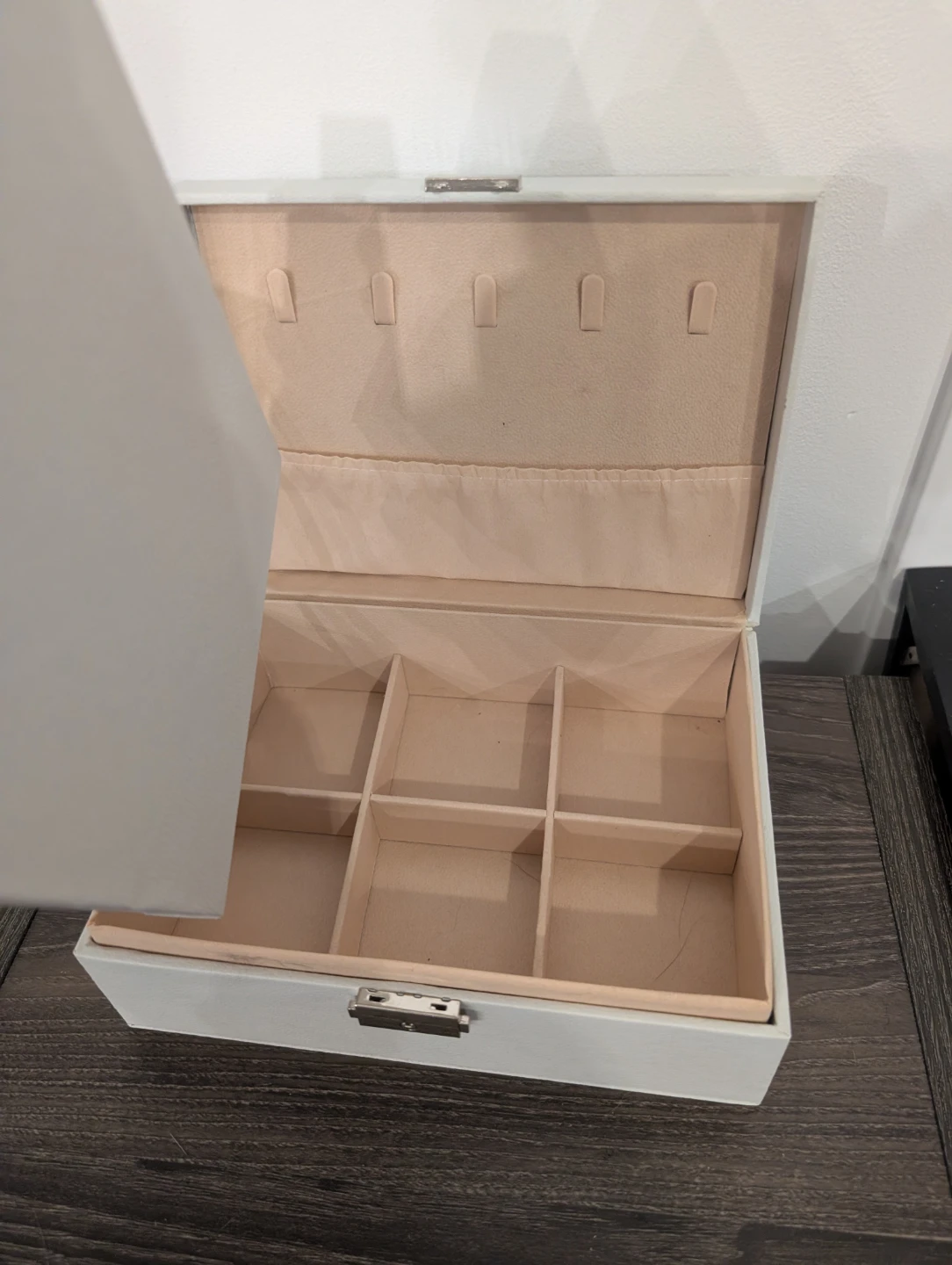 White Faux Leather Jewellery Box with Lock and Key - photo 4