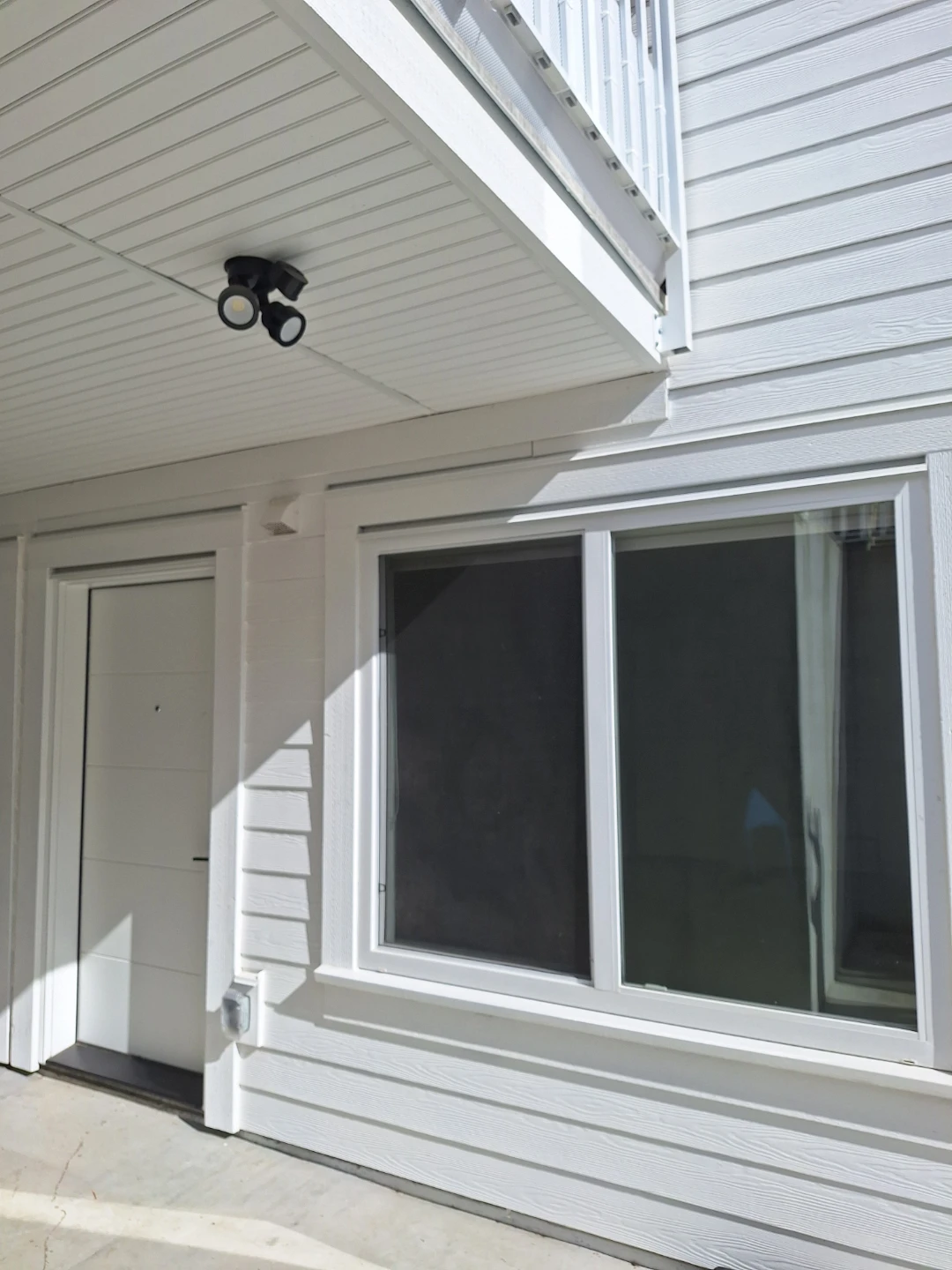 ​🏡 Modern 2 Bed Suite in Brookswood - All Utils & Wi-Fi Included