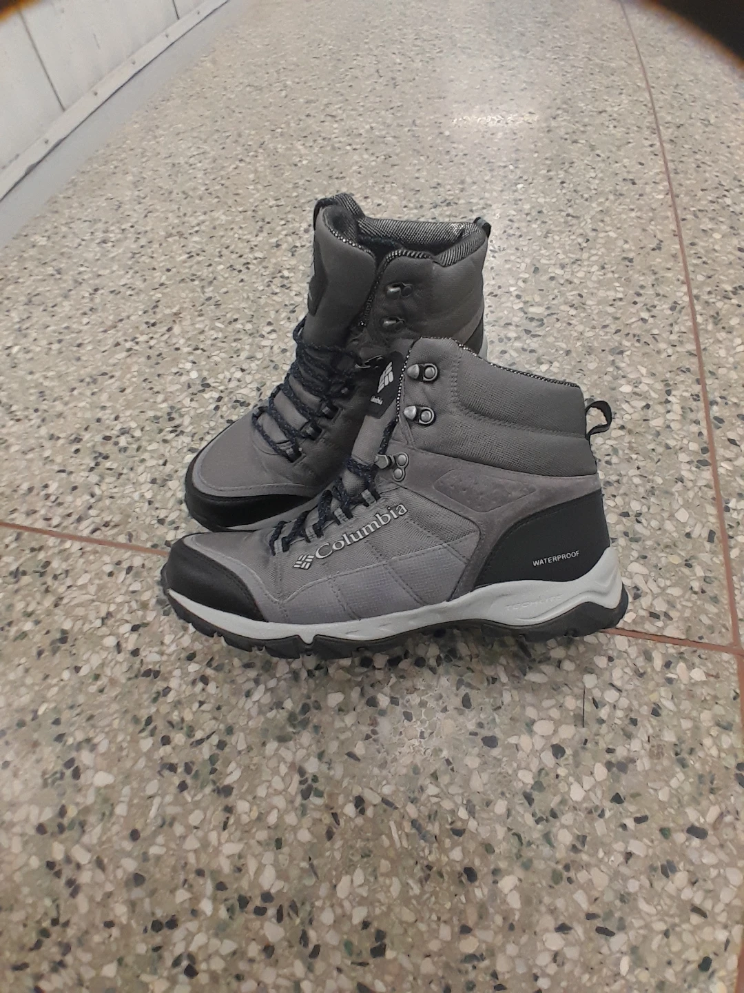 Columbia Waterproof Hiking Boots Men's Size 10.5 - photo 2