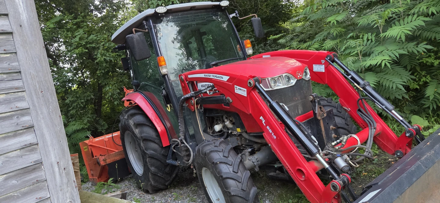 Tracteur Massey Ferguson avec chargeur avant