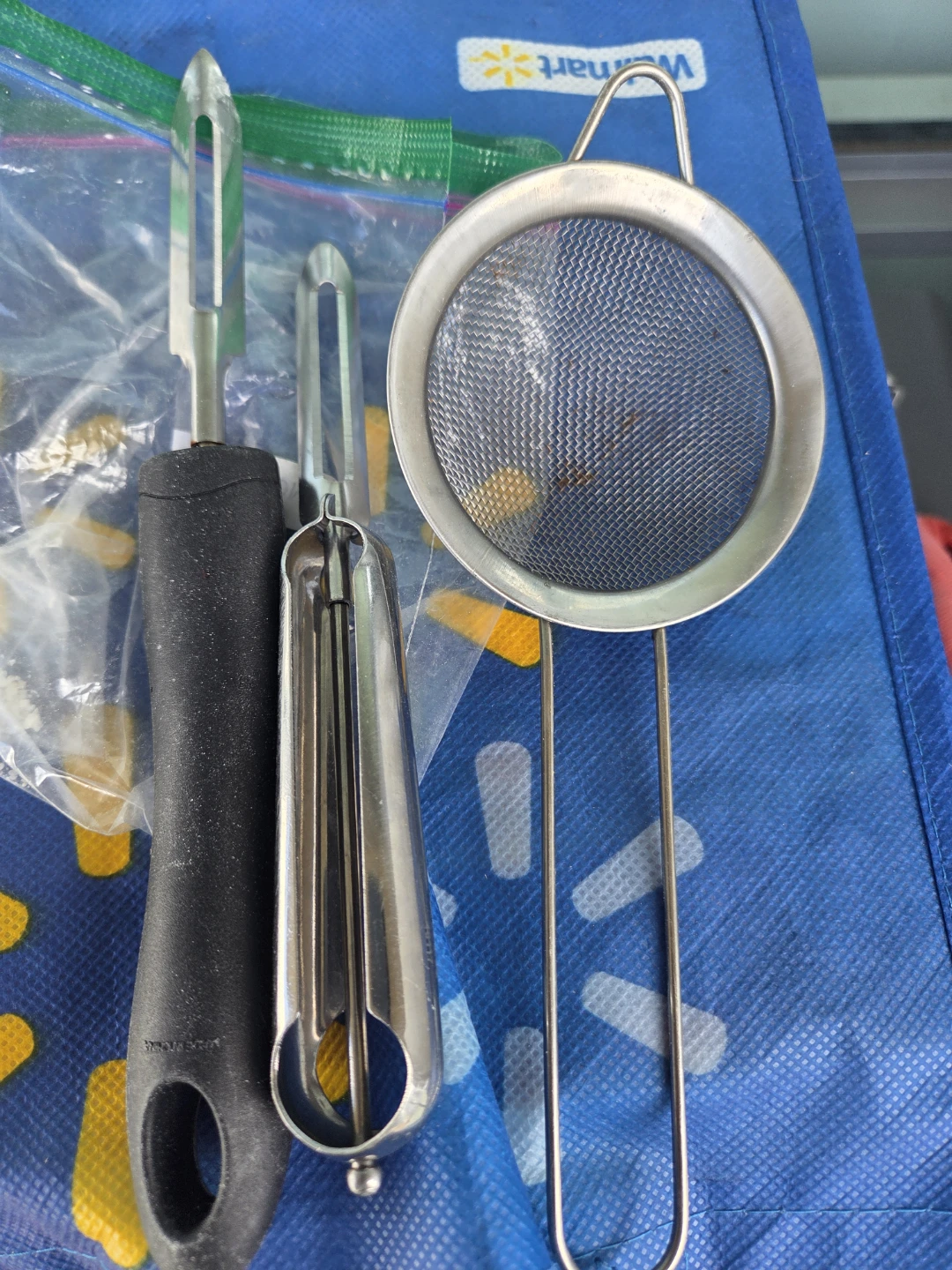 Kitchen Gadget Set: Peelers and Strainer - photo 4