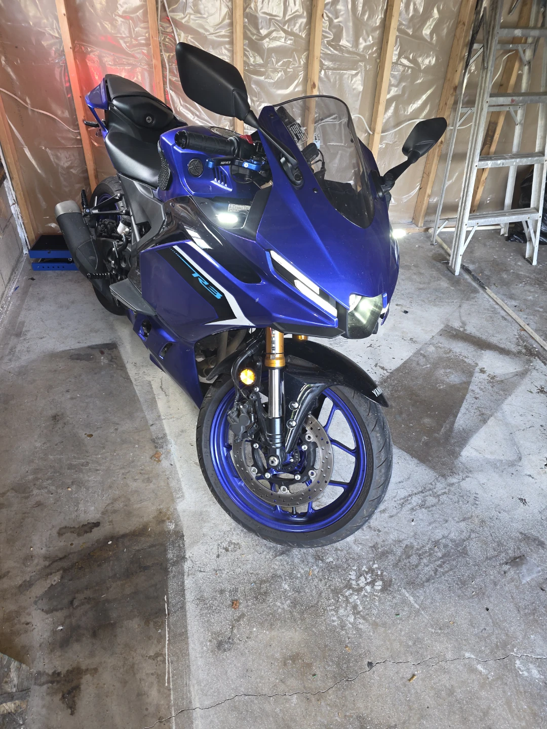 2025 Yamaha R3 Sport Motorcycle - photo 2